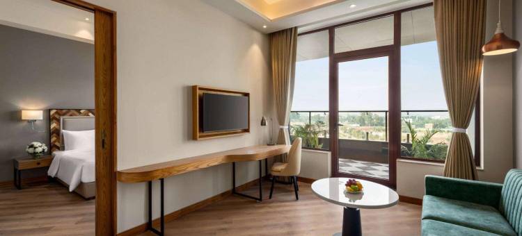 阿姆利则尔机场温德姆华美达安可酒店(Ramada Encore by Wyndham Amritsar Airport)图片