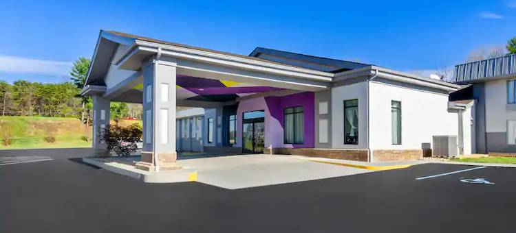 Spark by Hilton Daleville Roanoke North图片