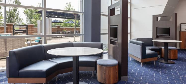 明尼阿波利斯枫树格罗夫/阿伯莱克斯万怡酒店(Courtyard Minneapolis Maple Grove/Arbor Lakes)图片