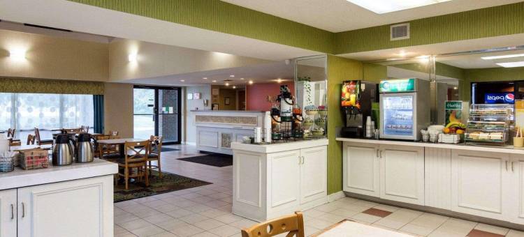 利堡罗德威酒店(Rodeway Inn at Fort Lee)图片