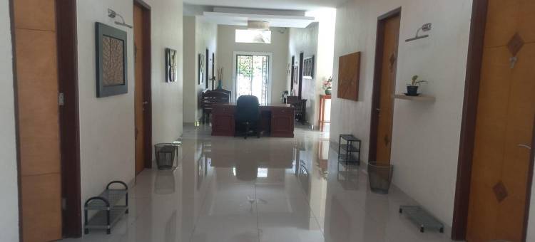 Capital O 93872 Natura宾馆伊斯兰教近普禾加多市中心广场(Capital O 93872 Natura Guest House Syariah Near Alun Alun Kota Purwokerto)图片