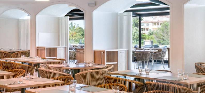 塞勒斯滨海门户酒店(Salles Hotels Marina Portals)图片