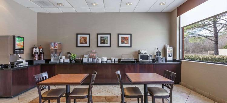 阿托卡速8酒店(Super 8 by Wyndham Atoka)图片