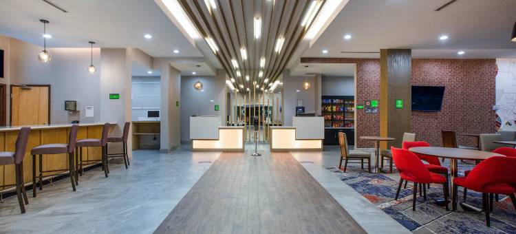 马纳萨斯杜勒斯机场温德姆拉昆塔套房酒店(La Quinta Inn & Suites by Wyndham Manassas VA-Dulles Airport)图片