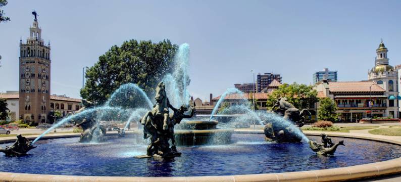 堪萨斯城乡村俱乐部广场万怡酒店(Courtyard Kansas City Country Club Plaza)图片