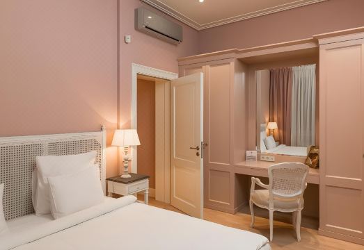 Wooden Villa Hotel Overview