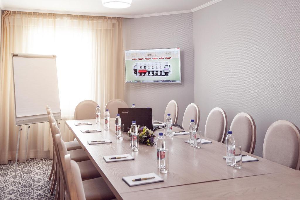 Renome Hotel Over view