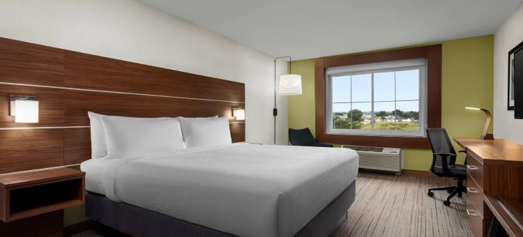 智选假日套房酒店匡(Holiday Inn Express & Suites Marina - State Beach Area)图片