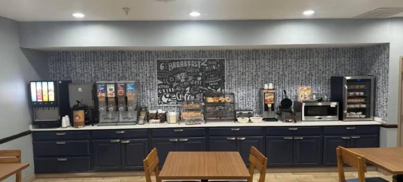 盖尔斯堡温德姆美吟温德姆酒店(AmericInn by Wyndham Galesburg)图片