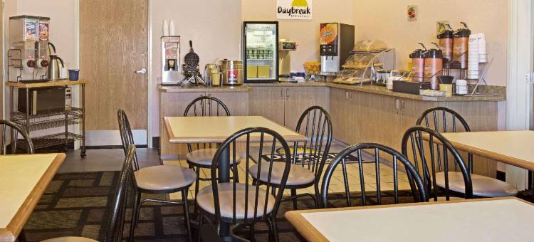 城堡石温德姆戴斯套房酒店(Days Inn & Suites by Wyndham Castle Rock)图片