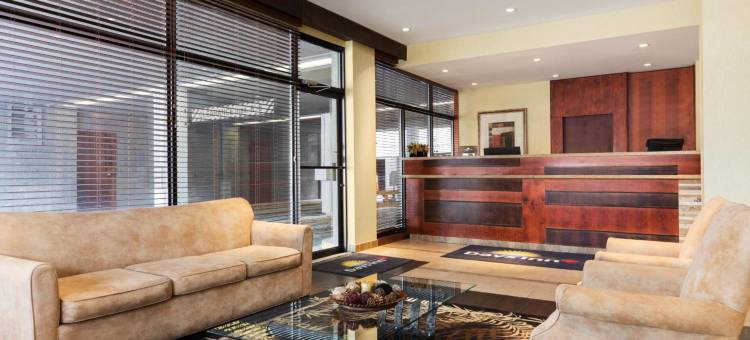 埃德蒙顿市区戴斯酒店(Days Inn by Wyndham Edmonton Downtown)图片