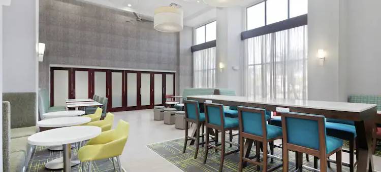 奥兰多国际大道北欢朋套房酒店(Hampton Inn & Suites Orlando-International Dr. North)图片