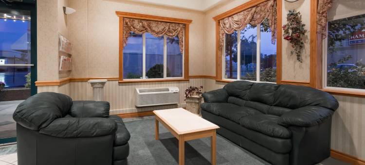 魁斯内尔温德姆华美达酒店(Ramada by Wyndham Quesnel)图片