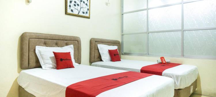 红多兹酒店-H.哈桑阿罗伯斯曼机场(RedDoorz Near H. Hasan Aroeboesman Airport)图片