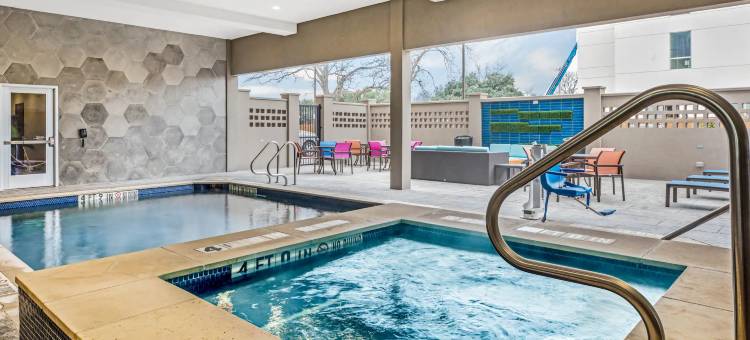 韦科贝勒市中心拉昆塔温德姆套房酒店(La Quinta Inn & Suites by Wyndham Waco Downtown - Baylor)图片