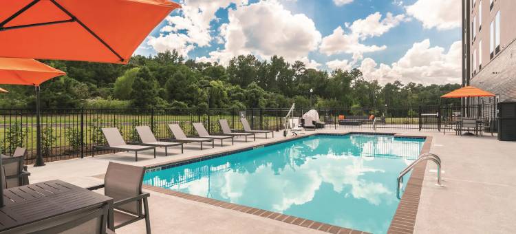 欧佩莱卡奥本拉昆塔温德姆套房酒店(La Quinta Inn & Suites by Wyndham Opelika Auburn)图片