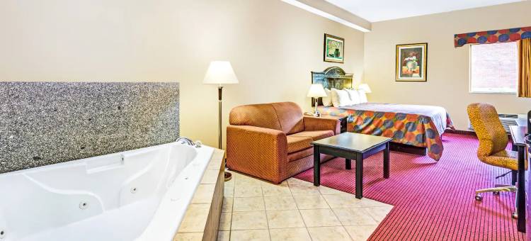 杰弗逊维尔温德姆戴斯套房酒店(Days Inn & Suites by Wyndham Jeffersonville IN)图片