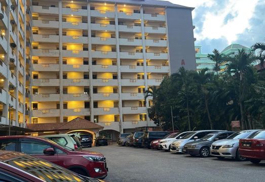Cuti Cuti Apartment Glory Beach Hotel Overview