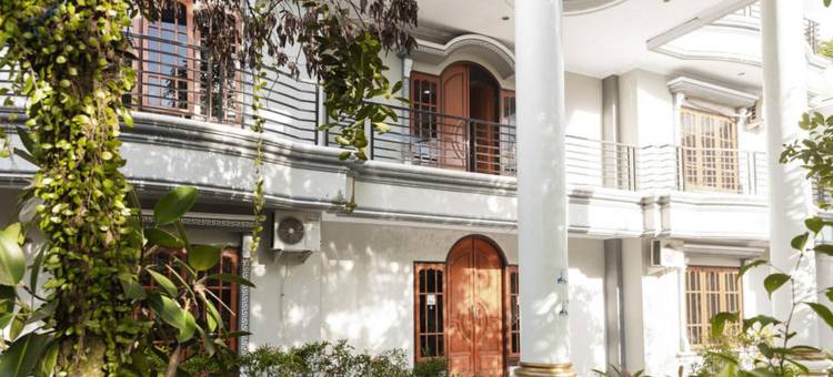 红多兹Plus酒店-近万鸦老凯拉吉杜亚特兰斯超市(RedDoorz Plus Near Transmart Kairagi Dua Manado)图片