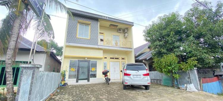 RN民宿-近竹子广场波勒瓦利-米特拉红门酒店(Homestay RN Near Taman Bambu Runcing Polewali Mitra RedDoorz)图片