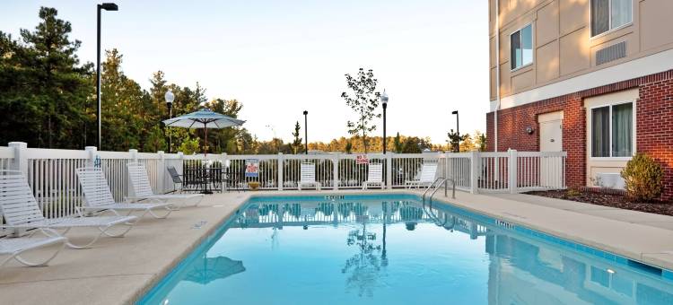 智选假日套房酒店南部的杉木树丛区(Holiday Inn Express & Suites Southern Pines-Pinehurst Area)图片