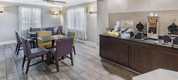 拉雷多I-35拉昆塔温德姆酒店(La Quinta Inn by Wyndham Laredo I-35)图片