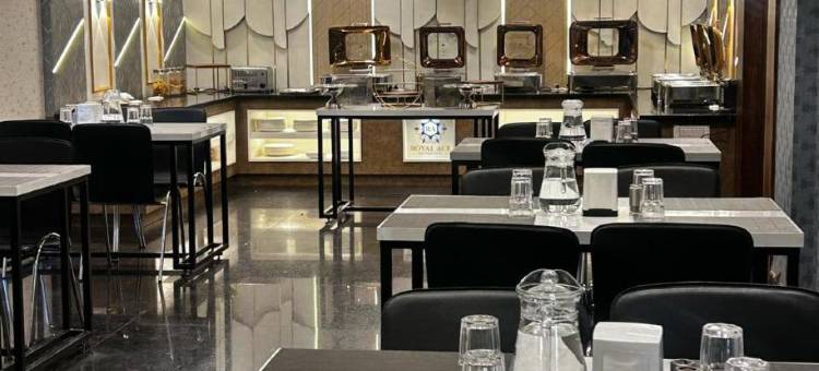 黄金伊万娜酒店(Royal Ace Luxur)图片