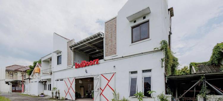 RedDoorz Syariah near UMS Solo - RSO Soeharso图片