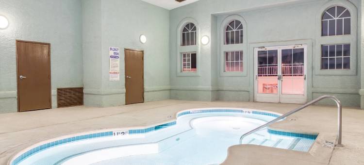 威莱斯-大峡谷地区华美达酒店(Ramada by Wyndham Williams/Grand Canyon Area)图片