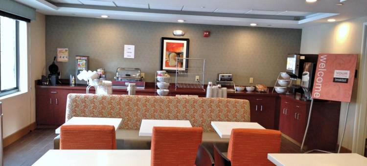 布拉特尔伯勒 I-91 舒适套房酒店(Comfort Inn & Suites Brattleboro I-91)图片