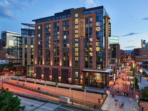 麦格雷戈广场拉力酒店