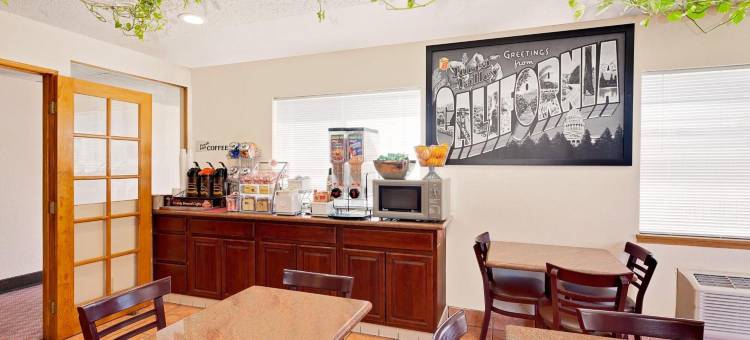 尤卡谷-约书亚树公园速8酒店(Super 8 by Wyndham Yucca Val/Joshua Tree Nat Pk Area)图片