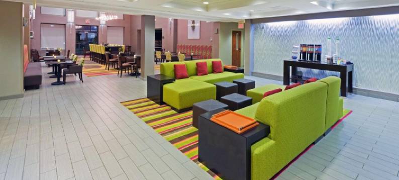 希尔顿欢朋套房酒店-塔尔萨伍德兰希尔斯(Hampton Inn & Suites Tulsa-Woodland Hills at 71st & Memorial)图片