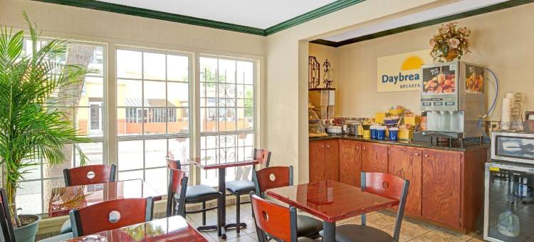 阿尔伯克基市中心戴斯酒店(Days Inn by Wyndham Albuquerque Downtown)图片
