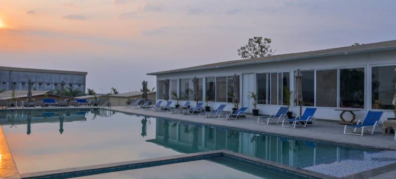 优雅的滨水度假村(Elegant Waterfront Resort)图片