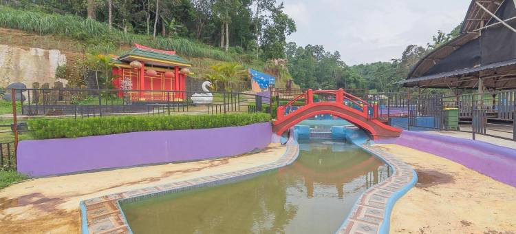 红多兹伊斯兰度假村-普尔瓦卡达巴图阿邦(RedDoorz Resort Syariah @ Batu Apung Purwakarta)图片