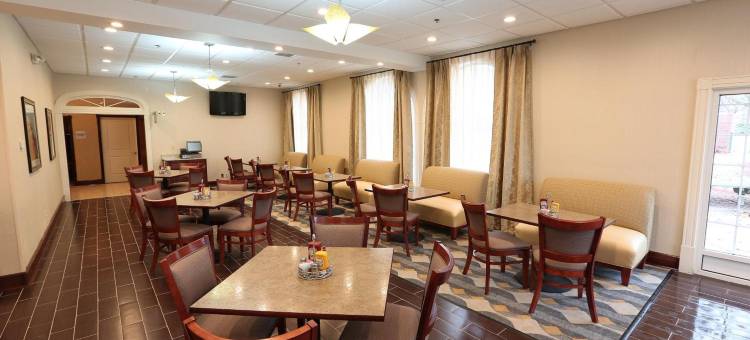 大急流城机场温德姆花园酒店(Wyndham Garden Grand Rapids Airport)图片