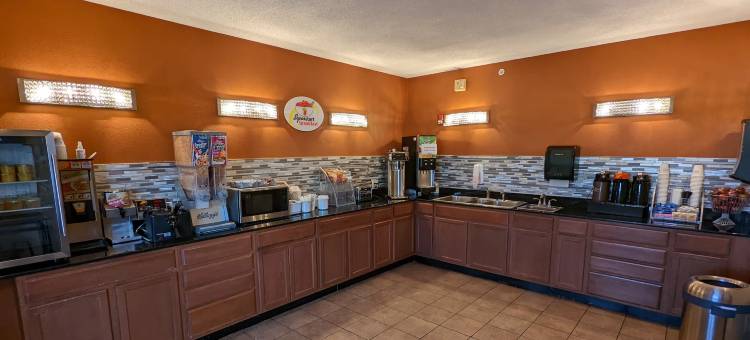 威奇托北温德姆速8酒店(Super 8 by Wyndham Wichita North)图片