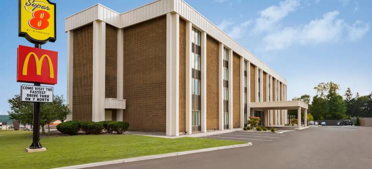 利物浦-锡拉丘兹北机场速8酒店(Super 8 by Wyndham Liverpool/Syracuse North Airport)图片