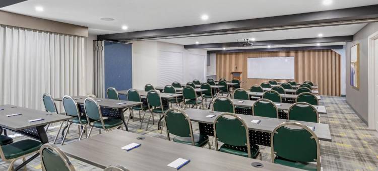 舒适套房酒店尔湾光谱(Comfort Inn & Suites Irvine Spectrum)图片