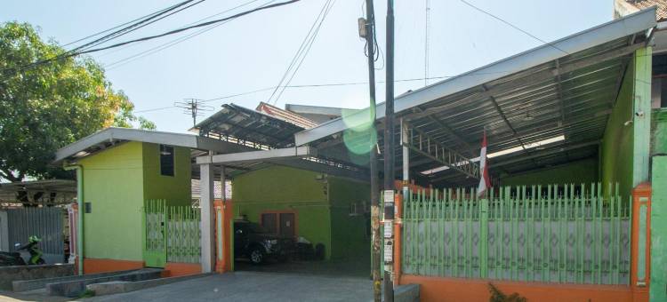 红多兹酒店-井里汶科贾克桑站2号(RedDoorz Near Kejaksan Station Cirebon 2)图片
