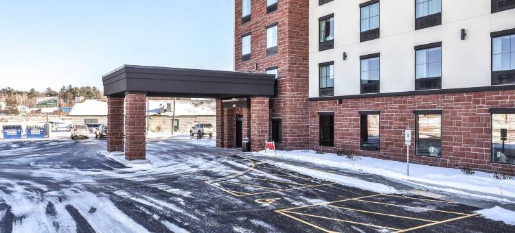 鹅卵石酒店和套房 - 莱因兰德(Cobblestone Hotel & Suites - Rhinelander)图片