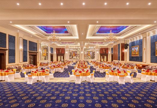 Mayfair Lake ResortHotel Overview