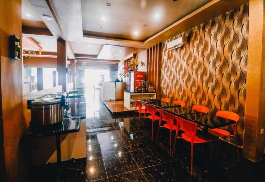 Reddoorz Plus Near Makassar Town Square Hotel Overview