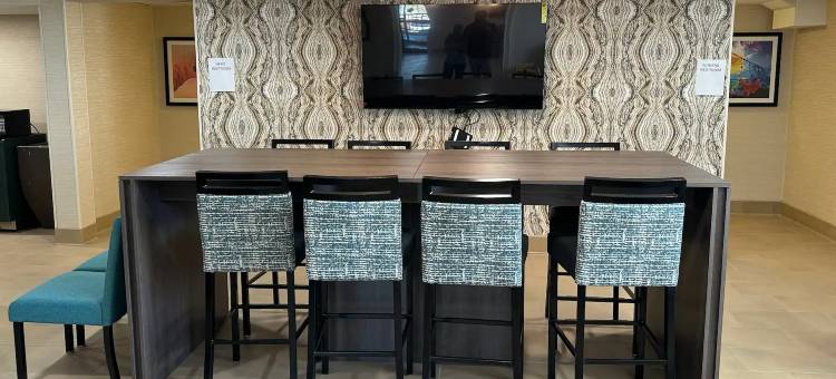 阿尔伯克基机场拉昆塔温德姆酒店(La Quinta Inn by Wyndham Albuquerque Airport)图片