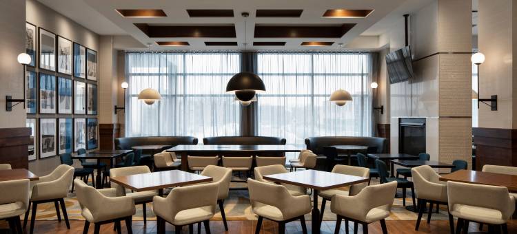 蒙特利尔机场万豪万怡酒店(Courtyard Montreal Airport)图片