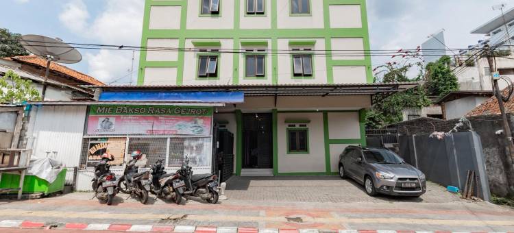 茂物苏里亚肯查纳红多兹酒店(RedDoorz @ Suryakencana Bogor)图片