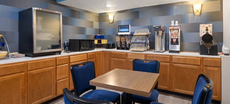 科科莫温德姆戴斯套房酒店(Days Inn & Suites by Wyndham Kokomo)图片