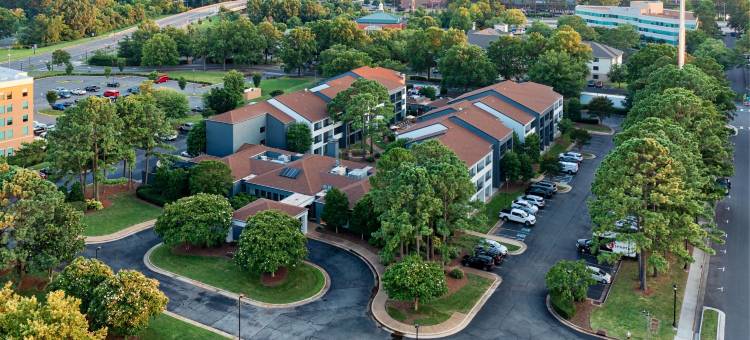 汉普顿体育馆中央万怡酒店(Courtyard Hampton Coliseum Central)图片