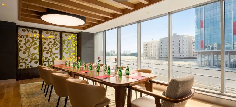 阿尔科巴尔海岸线温德姆华美达安可酒店(Ramada Encore by Wyndham Al Khobar Corniche)图片